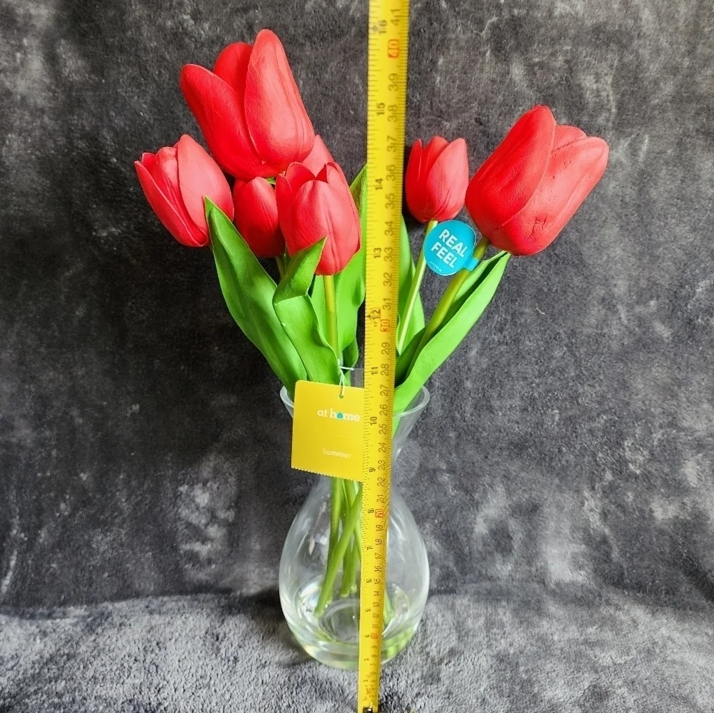 NWT spring summer Red Real Feel Tulip Arrangement in Glass Pot/ vase, home decor